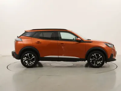 Usata Peugeot 2008 Allure 110 CV (80 kW) 2021 Arancionearancione SUV