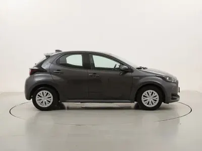 Begagnad Toyota Yaris Hybrid Business Edition 101 HK (74 kW) 2021 Halvkombi