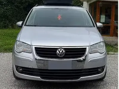Usata VW Touran Highline 105 CV (77 kW) 2010 Argento Monovolume