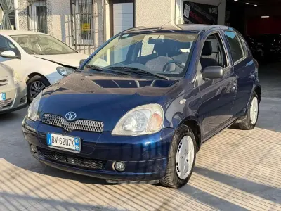 Usata Toyota Yaris Luna 86 CV (63 kW) 2001 Blu/azzurro Berlina