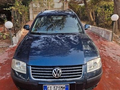 Usata VW Passat 105 CV (77 kW) 2005 Blu Station wagon