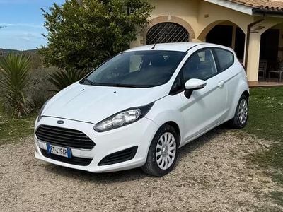 Usata Ford Fiesta Titanium 92 CV (67 kW) 2013 Bianco Utilitaria