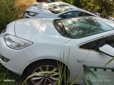 Usata Opel Astra 140 CV (102 kW) 2010 Berlina