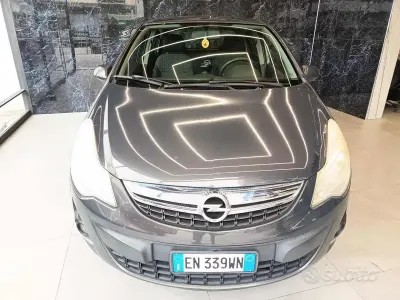 Usata Opel Corsa 65 CV (47 kW) 2013 Grigio scuro Utilitaria