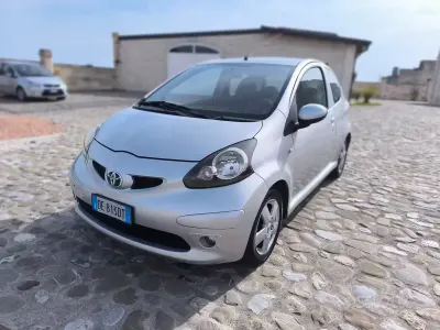 Usata Toyota Aygo 54 CV (39 kW) 2006 Grigio Utilitaria