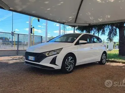 Usata Hyundai i20 84 CV (61 kW) 2024 Bianco Utilitaria