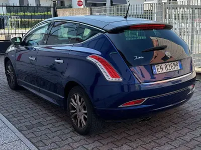 Usata Lancia Delta Gold 120 CV (88 kW) 2012 Blu Utilitaria