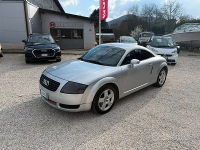 Begagnad Audi TT 179 HK (131 kW) 2001 Grå Sportkupé