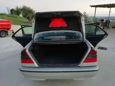 Usata Mercedes C200 Classic 192 CV (141 kW) 1997 Argento Berlina