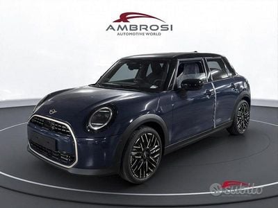 Nuova Mini Cooper Favoured 114 kW (156 CV) 2025 Blu Utilitaria