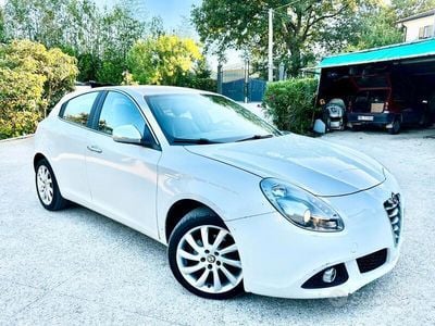Usata Alfa Romeo Giulietta Distinctive 105 CV (77 kW) 2014 Bianco Utilitaria
