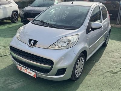 Usata Peugeot 107 54 CV (39 kW) 2010 Argento Utilitaria