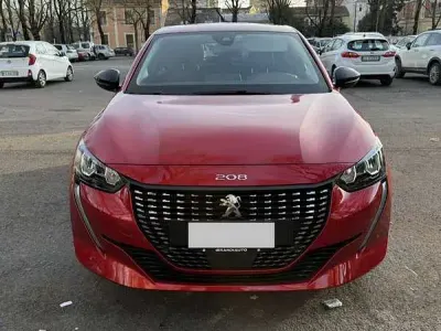 Usata Peugeot 208 Allure 101 CV (74 kW) 2022 Rosso Utilitaria