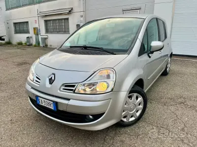 Usata Renault Modus 75 CV (55 kW) 2010 Grigio Monovolume
