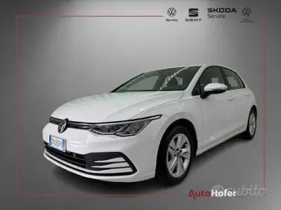Usata VW Golf VIII Life 131 CV (96 kW) 2023 Bianco Berlina