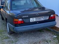 Usata Mercedes E300 188 CV (138 kW) 1988 Grigio Berlina