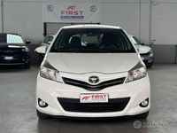 Usata Toyota Yaris Active 69 CV (50 kW) 2012 Bianco Utilitaria