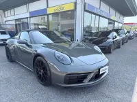Usata Porsche 911 480 CV (353 kW) 2023 Verde Cabrio