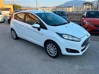 Usata Ford Fiesta 75 CV (55 kW) 2013 Bianco Utilitaria