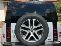 Usata Land Rover Defender SE Dynamic 249 CV (183 kW) 2022 Argento SUV