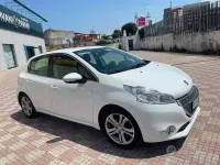 Usata Peugeot 208 68 CV (50 kW) 2013 Bianco Utilitaria