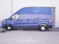 Usata Maxus V90 150 CV (110 kW) 2024 Blu con pellicola wrapping (c Furgone