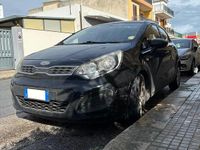 Usado Kia Rio 85 HP (62 kW) 2011 Preto Citadino