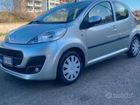 Usata Peugeot 107 68 CV (50 kW) 2014 Grigio Utilitaria