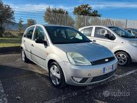Usata Ford Fiesta 75 CV (55 kW) 2003 Grigio Berlina