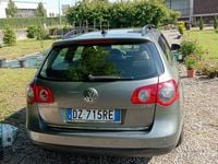 Usata VW Passat 105 CV (77 kW) 2010 Grigio Berlina