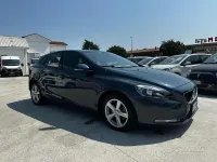 Usata Volvo V40 Momentum 120 CV (88 kW) 2017 Blu Berlina