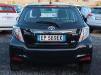 Usata Toyota Yaris Hybrid Lounge 74 CV (54 kW) 2013 Nero Berlina
