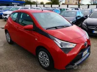 Usata Toyota Aygo 72 CV (52 kW) 2019 Rosso Utilitaria