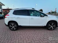 Usata Peugeot 2008 S 99 CV (72 kW) 2016 Bianco SUV