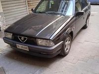 Usata Alfa Romeo 75 120 CV (88 kW) 1992 Grigio Berlina