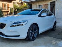 Usata Volvo V40 150 CV (110 kW) 2018 Bianco Berlina