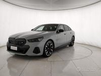 Usata BMW i5 Comfort Edition 442 kW (601 CV) 2023 Brooklyn grey Berlina