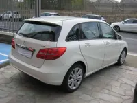 Usata Mercedes B180 Premium 109 CV (80 kW) 2014 Bianco Utilitaria