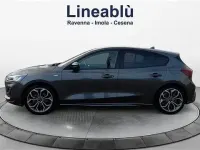 Käytetty Ford Focus ST-Line X 125 HP (91 kW) 2024 Harmaa Sedan