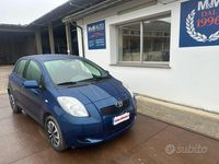 Usata Toyota Yaris Sol 69 CV (50 kW) 2006 Blu scuro Berlina