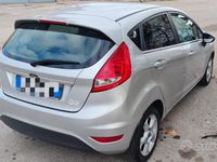 Usata Ford Fiesta 70 CV (51 kW) 2013 Grigio Utilitaria