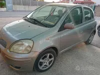 Usata Toyota Yaris Sol 75 CV (55 kW) 2003 Argento Berlina