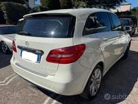Käytetty Mercedes B200 Premium 156 HP (114 kW) 2014 Valkoinen Tila-auto
