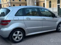 Usata Mercedes B180 116 CV (85 kW) 2009 Grigio Monovolume