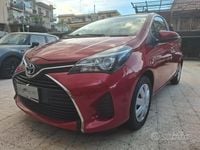 Usata Toyota Yaris Lounge 69 CV (50 kW) 2016 Rosso Berlina