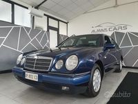 Usata Mercedes E250 Elegance 113 CV (83 kW) 1997 Blu Berlina