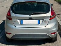 Usata Ford Fiesta Titanium 68 CV (50 kW) 2010 Grigio Utilitaria
