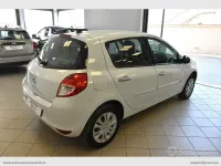 Usata Renault Clio II Dynamique 75 CV (55 kW) 2011 Bianco Berlina
