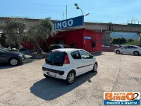 Usata Peugeot 107 Active 68 CV (50 kW) 2012 Bianco Utilitaria