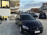 Usata Volvo V60 Momentum 120 CV (88 kW) 2017 Nero Station wagon